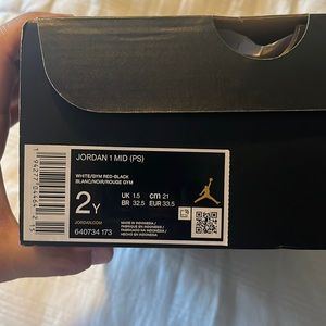 Jordan 1 mid size 2y white red black